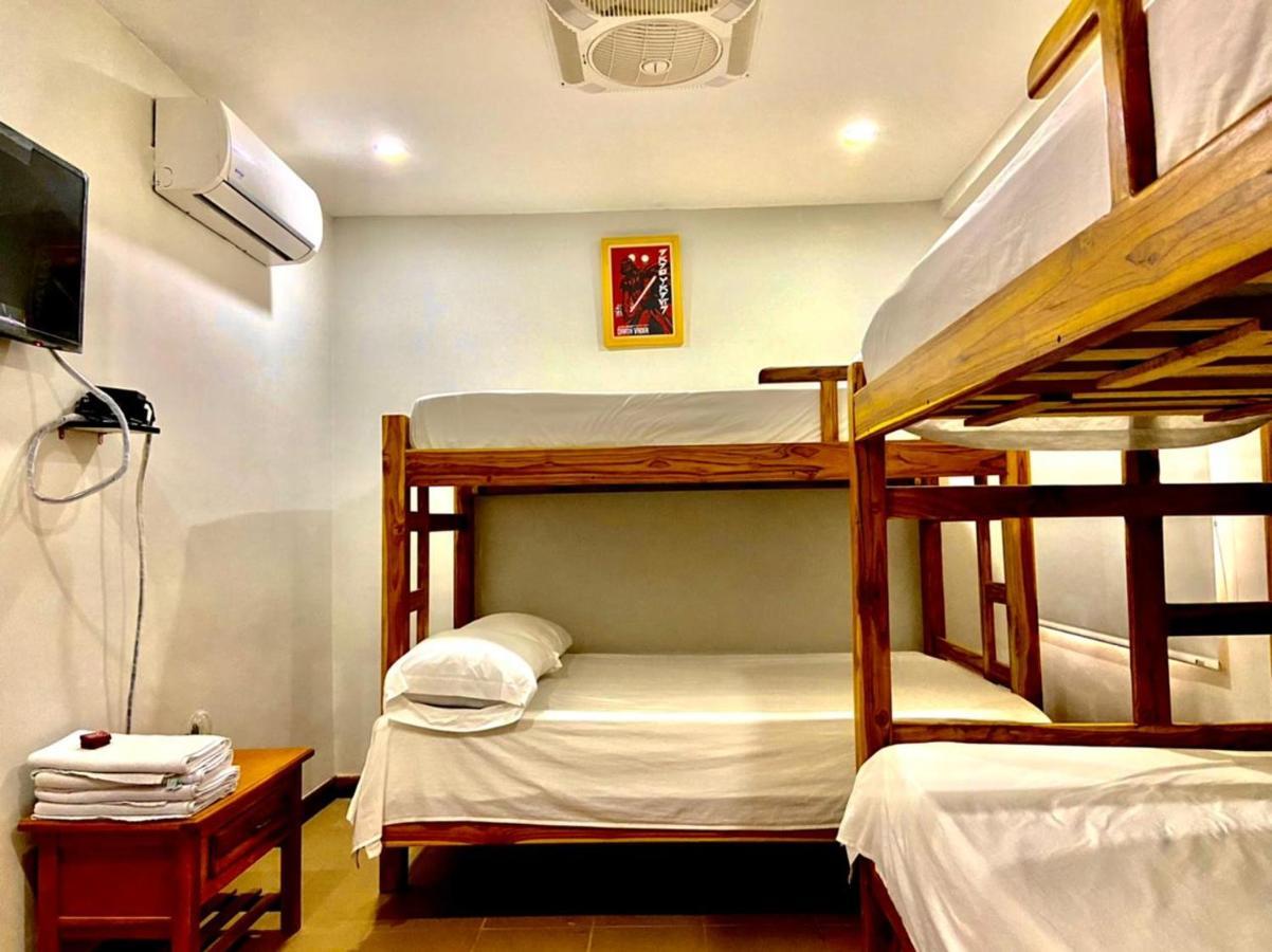 Hostal Aurora, Smith Lodging Таганга Экстерьер фото